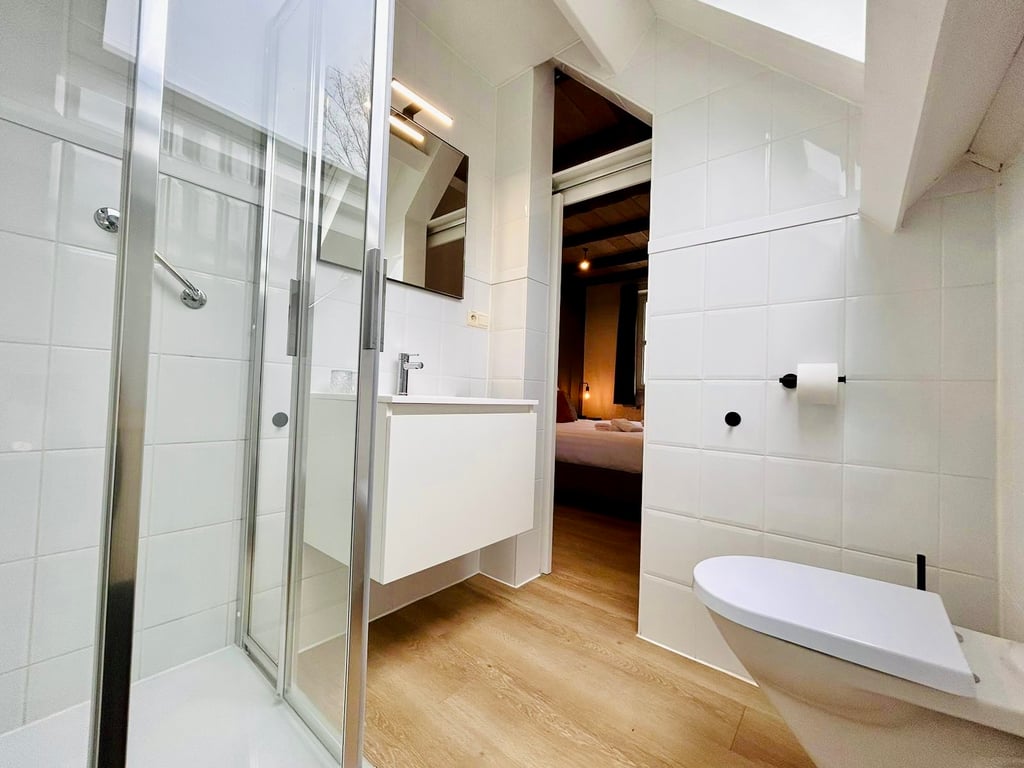 Hoogmolen Verblijf Peerdermolen Kamer B2 Badkamer Overzicht · Landgoed De Hoogmolen in Oudsbergen