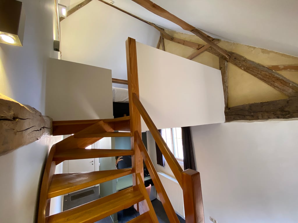 Hoogmolen Verblijf Suite A1 Woonkamer Trap · Landgoed De Hoogmolen in Oudsbergen