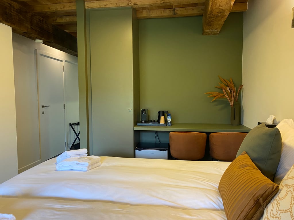 Hoogmolen Verblijf Suite A5 Slaapkamer Bureau · Landgoed De Hoogmolen in Oudsbergen