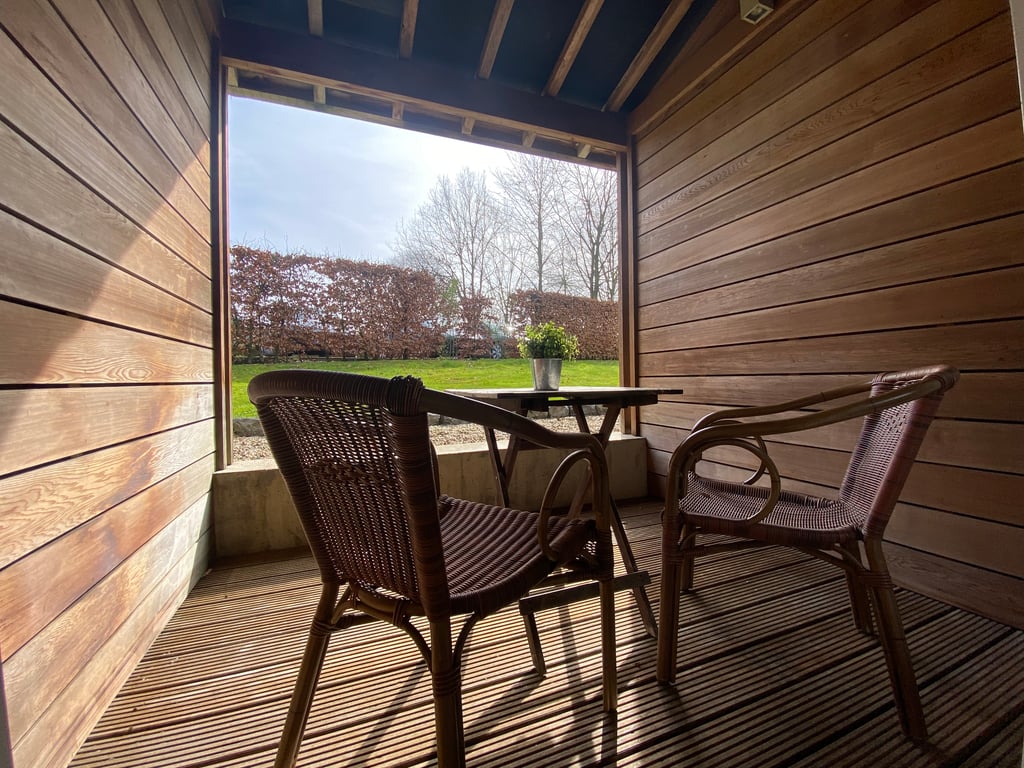 Hoogmolen Verblijf Suite A5 Terras Overzicht · Landgoed De Hoogmolen in Oudsbergen