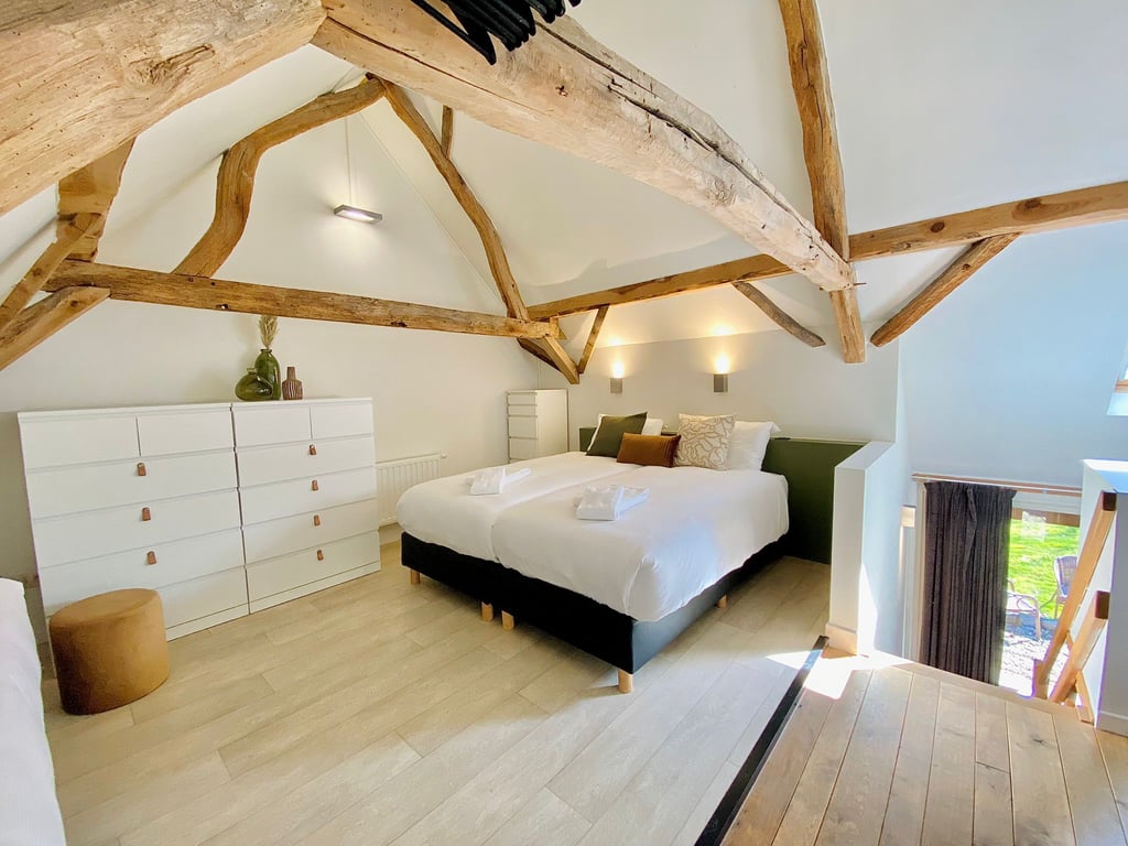 Hoogmolen Verblijf Suite A6 Slaapkamer Bed · Landgoed De Hoogmolen in Oudsbergen
